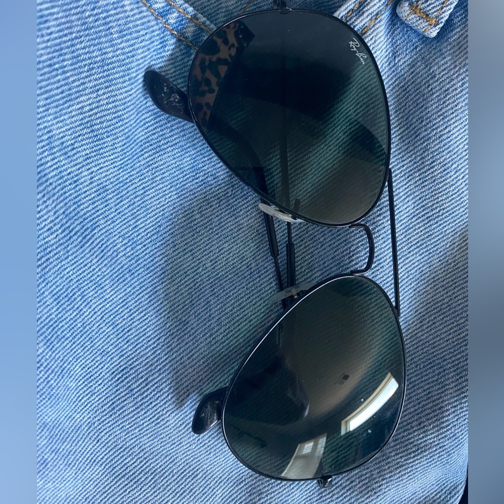 Black aviator ray bans. Bought in 2017. Great condition. A little stretched.